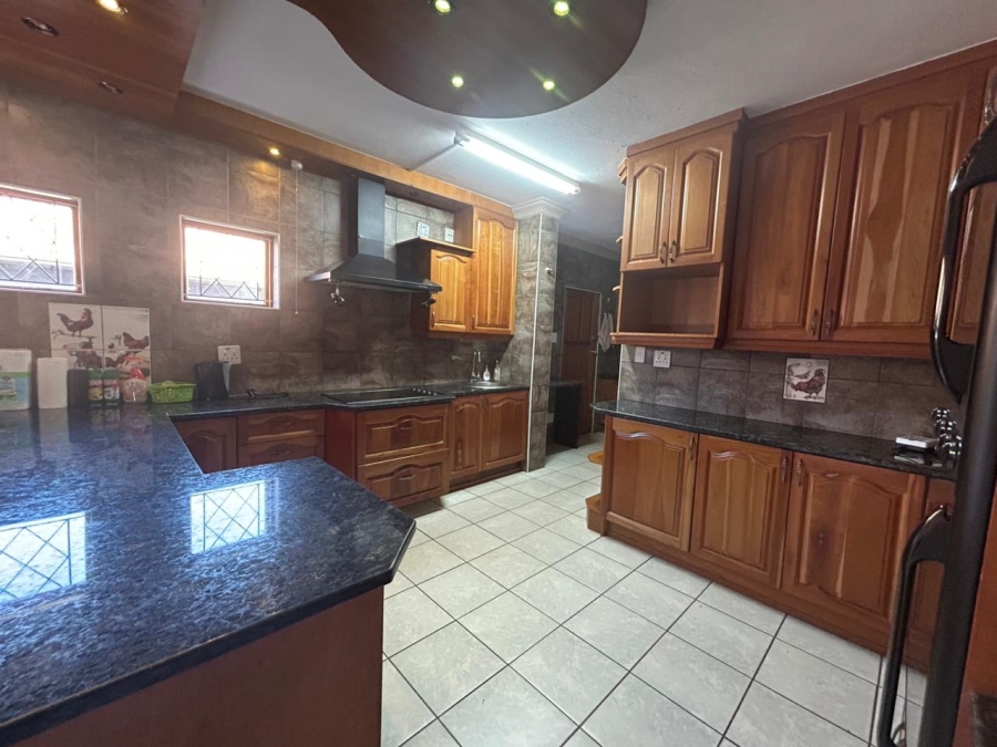 5 Bedroom Property for Sale in Birdwood Estate North West